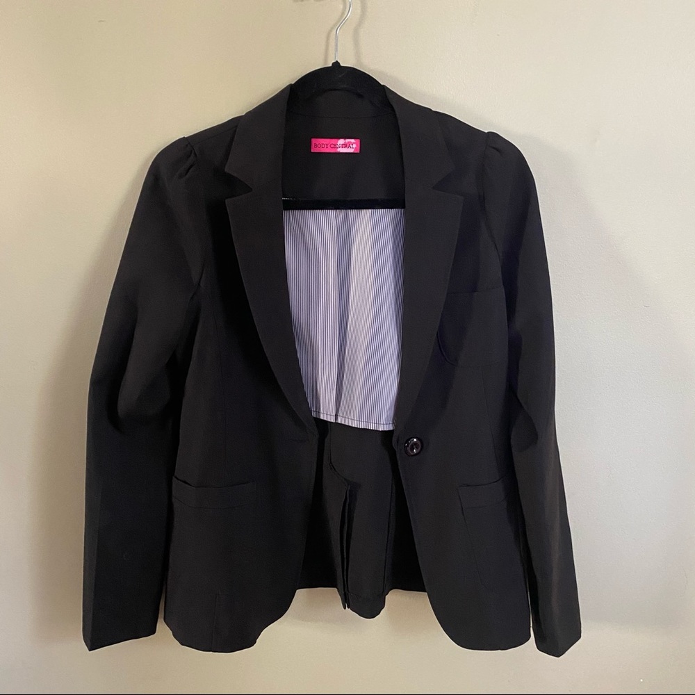 Women’s body central blazer, size small